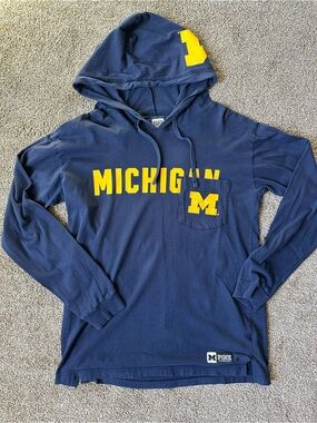 PINK Victoria's Secret Michigan Wolverines Hoodie Top - Size M - 5th & Ocean